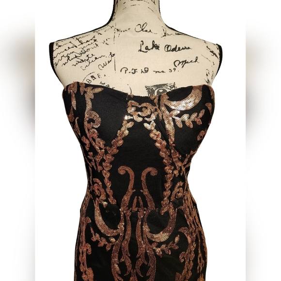 Miss Ord Embellished Black and Gold Strapless Gown - Picture 10 of 16